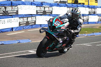 Michael Dunlop holt sich zwei Siege an einem Tag