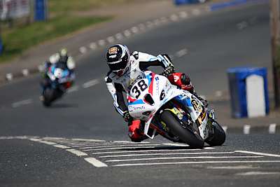 Nach seinem starken Auftritt beim NW200 ist Erno Kostamo zweifellos ein Titelanwärter in der IRRC Superbike