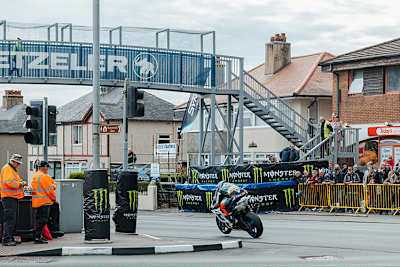 Schon das Training lockte viele Zuschauer an