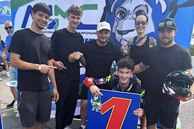 Benjamin Baumgartner im Kreis seiner Fans