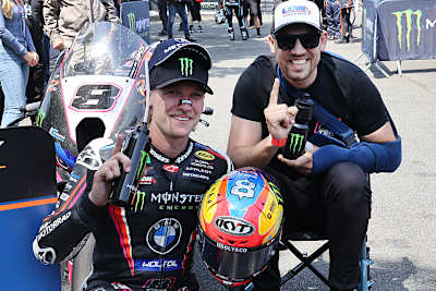 Peter Hickman (re.) neben seinem Teamkollegen Davey Todd