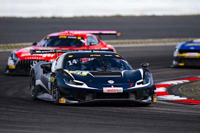 Sieg und Tabellenführung für Aitken