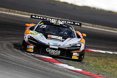 Ben Dörr auf Pole im McLaren