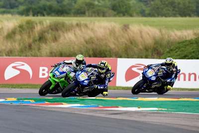 Eng ging es zu in Thruxton: O'Halloran, Ryde und Vickers
