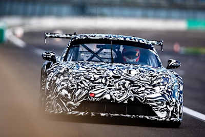 Klaus Bachler bei der Testarbeit auf dem Lausitzring