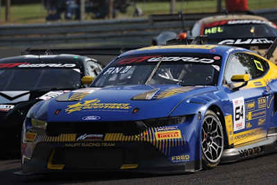 Heftiger Unfall des Haupt Racing Team Ford Mustang GT3