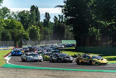 Die Lamborghini Super Trofeo Europe überzeugt mit einem riesigen Teilnehmerfeld
