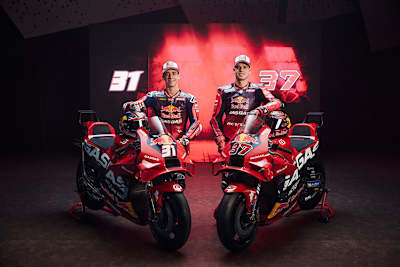 Die Moto2-Weltmeister der letzten zwei Jahre vereint in einem Team: Fernández und Acosta.