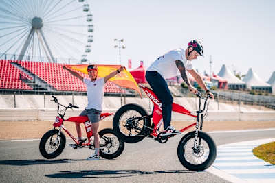 Zeit zum Spielen auf zwei Rädern. Die GASGAS-Models Acosta und Fernandez