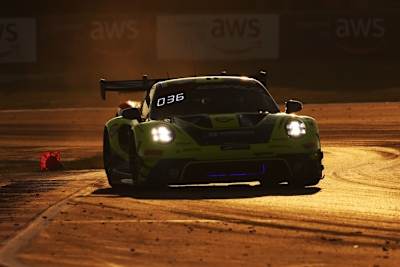 Der Rutronik Racing Porsche ist das bestplatzierte bestrafte Fahrzeug