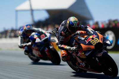 Wird Johann Zarco Brad Binder gleich ausbremsen? Der Spieler entscheidet.