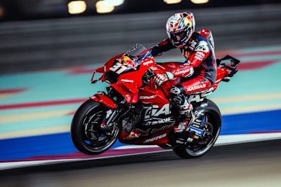 Im Flutlicht von Lusail wird Pedro Acosta sein erstes MotoGP-Rennen bestreiten