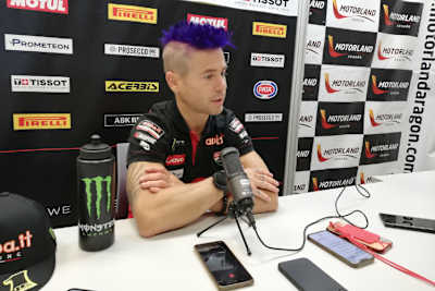 Alvaro Bautistas neue Frisur ist ein Hingucker