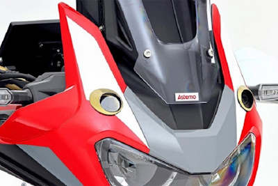 Zwei Kameras für räumliche Wahrnehmung in der Verkleidungsfront der Honda Africa Twin