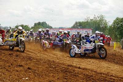 Auf und davon: Hermans/van den Bogaart starten zum zweiten Saisonsieg. Dahinter die Lokalmatadoren Prunier/Prunier (94) und Prümmer/Lebreton (17)