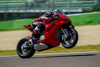 Die Panigale V4S gibt einen Vorgeschmack auf das neue R-Modell
