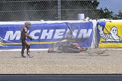 Enea Bastianini verlor in Runde 7, Kurve 3 die Kontrolle über seine KTM