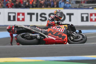 Zwei Stürze und zwei doppelte Long-lap-Strafen hinderten Enea Bastianini nicht daran, in Le Mans WM-Punkte zu holen