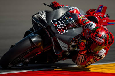 Pecco Bagnaia testete eine neue Verkleidung sowie eine Schwinge und war happy