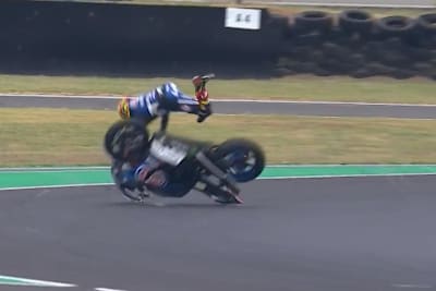 Andrea Locatelli flog per Highsider von seiner Yamaha