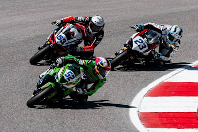 Jeremy Alcoba mit der einigen Kawasaki: Wie selbstverständlich vor zwei Ducati