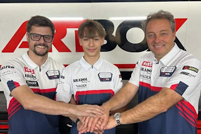 Deal: Emilio Alzamora (re.) hat den jungen Fynn Kratochwil unter Vertrag genommen