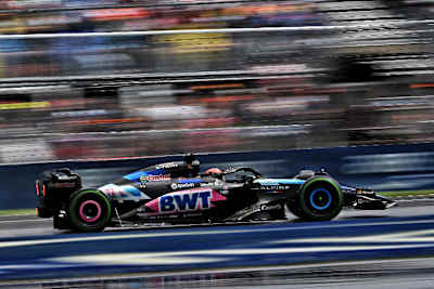 Aktuell ist der Alpine mit einem Renault-Motor unterwegs