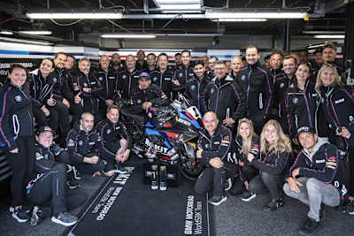 Das ROKiT BMW-Team steht fest zusammen