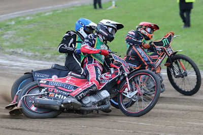 Chmiel (Weiß) gegen Millberg (Blau) und Pedersen (Rot)