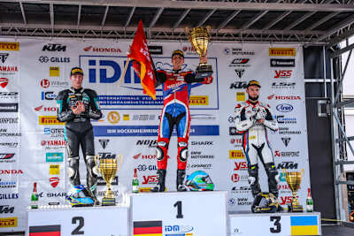 Superbike-Podium nach Rennen 1