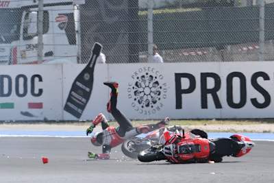 Axel Bassani hatte Nicolo Bulega im Superpole-Race ins Aus befördert