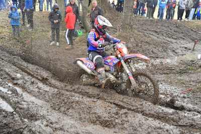 Lucy Glöckner im Matsch