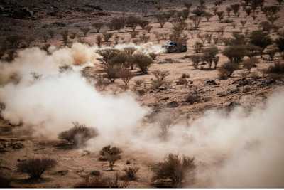Giniel de Villiers und Dirk von Zitzewitz im schwierigen Streckenverlauf der 48-Stunden-Etappe