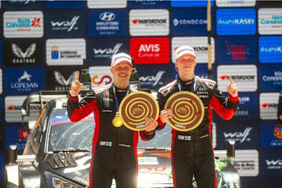 Doppelweltmeister Rovanperä zusammen mit seinem Beifahrer Jonne Halttunen wieder auf Siegerstraße zurück