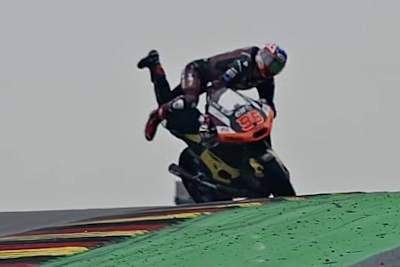 Jake Dixon verliert die Kontrolle über die Moto2-Boscoscuro in der Waldmann-Kurve