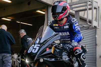 Lennox Lehmann auf der Yamaha R1 von Motobox Kremer