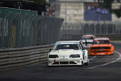 Guido Momm fährt den brachialen Ford Mustang