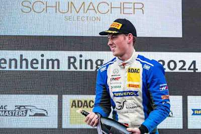David Schumacher feiert einen ADAC GT Masters-Sieg
