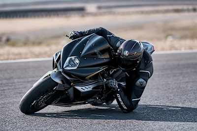 MV Agusta F3 Competizione: Wenn beim Ellenbogen-Schleifen einwandreie Ästhetik gefordert ist