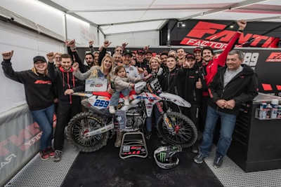 Glenn Coldenhoff feierte mit Team und Familie