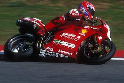 Der vierfache Superbike-Weltmeisters Carl Fogarty wird in Schwanenstadt mit einer Ducati 916 antreten