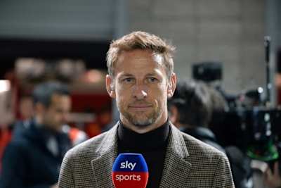Jenson Button ist immer wieder im Fahrerlager als Experte vor Ort