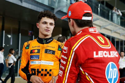 McLaren-Pilot Lando Norris mit Ferrari-Fahrer Charles Leclerc
