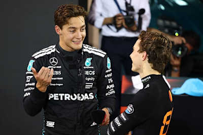 George Russell und Pole-Mann Oscar Piastri (r.) nach der Bahrain-Quali