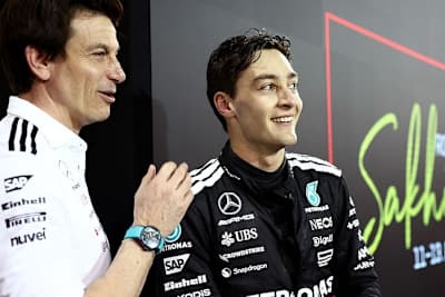 George Russell mit Teamchef Toto Wolff nach dem Bahrain-GP