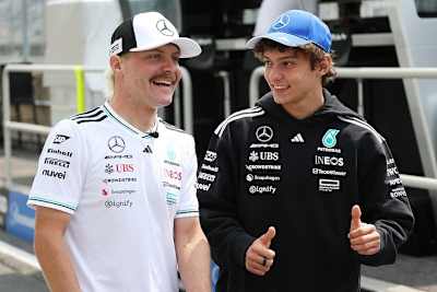 Ersatzpilot Valtteri Bottas (l.) und Mercedes-Rookie Kimi Antonelli