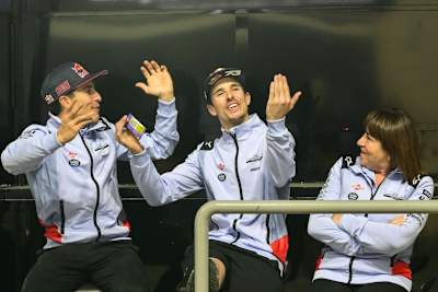 Dritter der Team-WM: Gresini-Inhaberin Nadia Padovani mit den Márquez-Brüdern