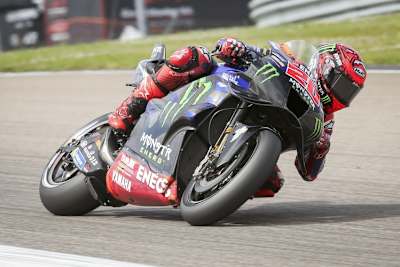 Immer quer: Fabio Quartararo auf der Yamaha M1