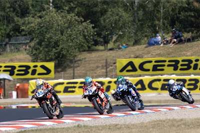 Zwei Ducati vor zwei Yamaha – so eng sind sie nur zu Rennbeginn beieinander