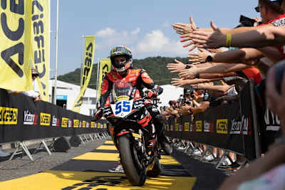 Yari Montella gewann in Portimao den ersten Lauf souverän